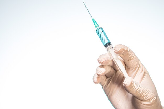 Um dos dispositivos mais necessários na medicina, chamado seringa!